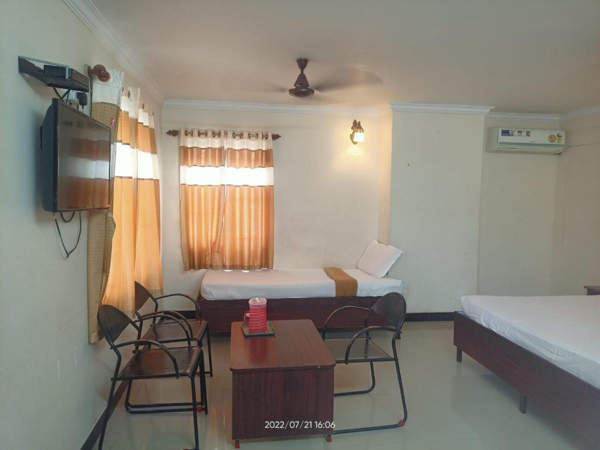 Sky Park Hotels Tiruppur Buitenkant foto